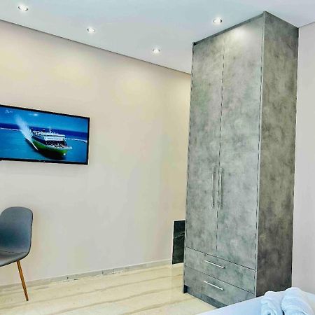 Port Twins Suites No2 Pireus Eksteriør bilde
