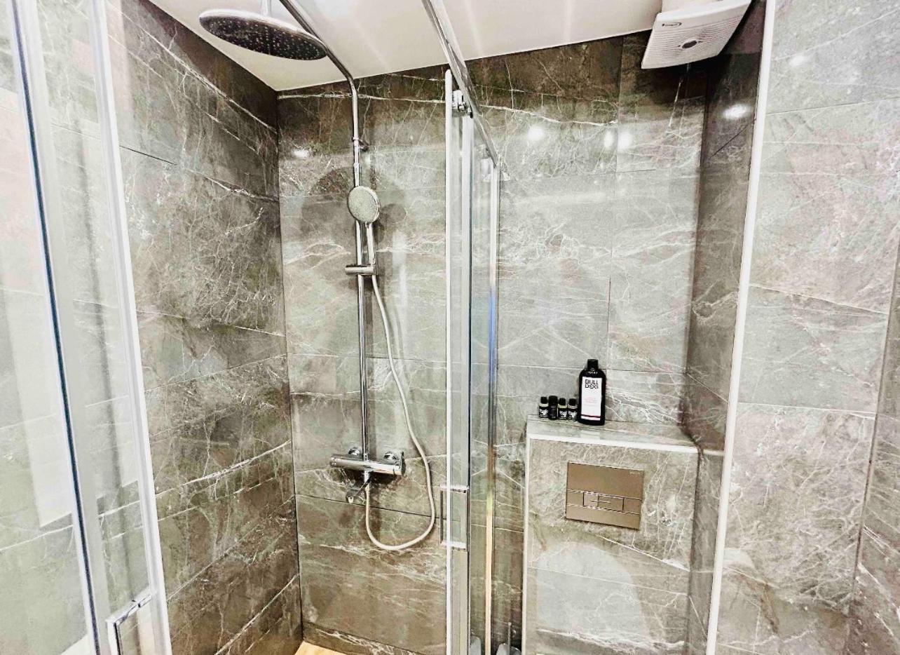 Port Twins Suites No2 Pireus Eksteriør bilde