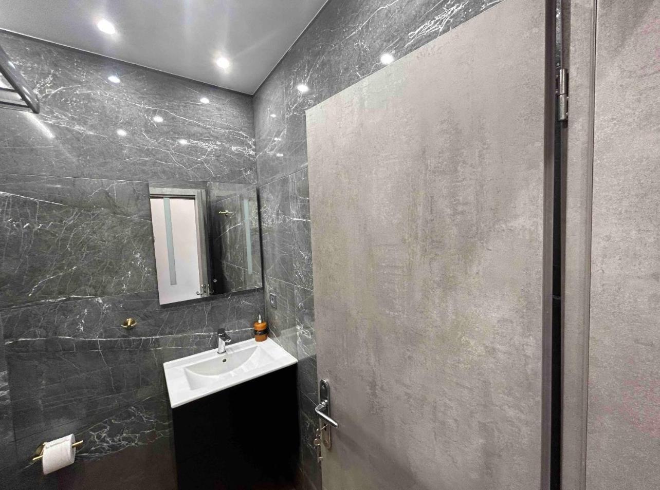 Port Twins Suites No2 Pireus Eksteriør bilde